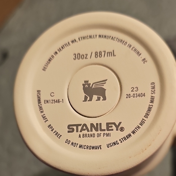 STANLEY The Quencher H2.0 Flowstate Tumbler | 30 OZ Cream, Off-White - Picture 2 of 8